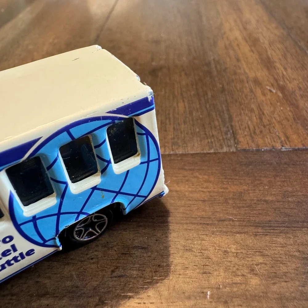 Matchbox Metro Motel Shuttle Bus 1998 White Blue Diecast 1:80 Scale 1970 EA